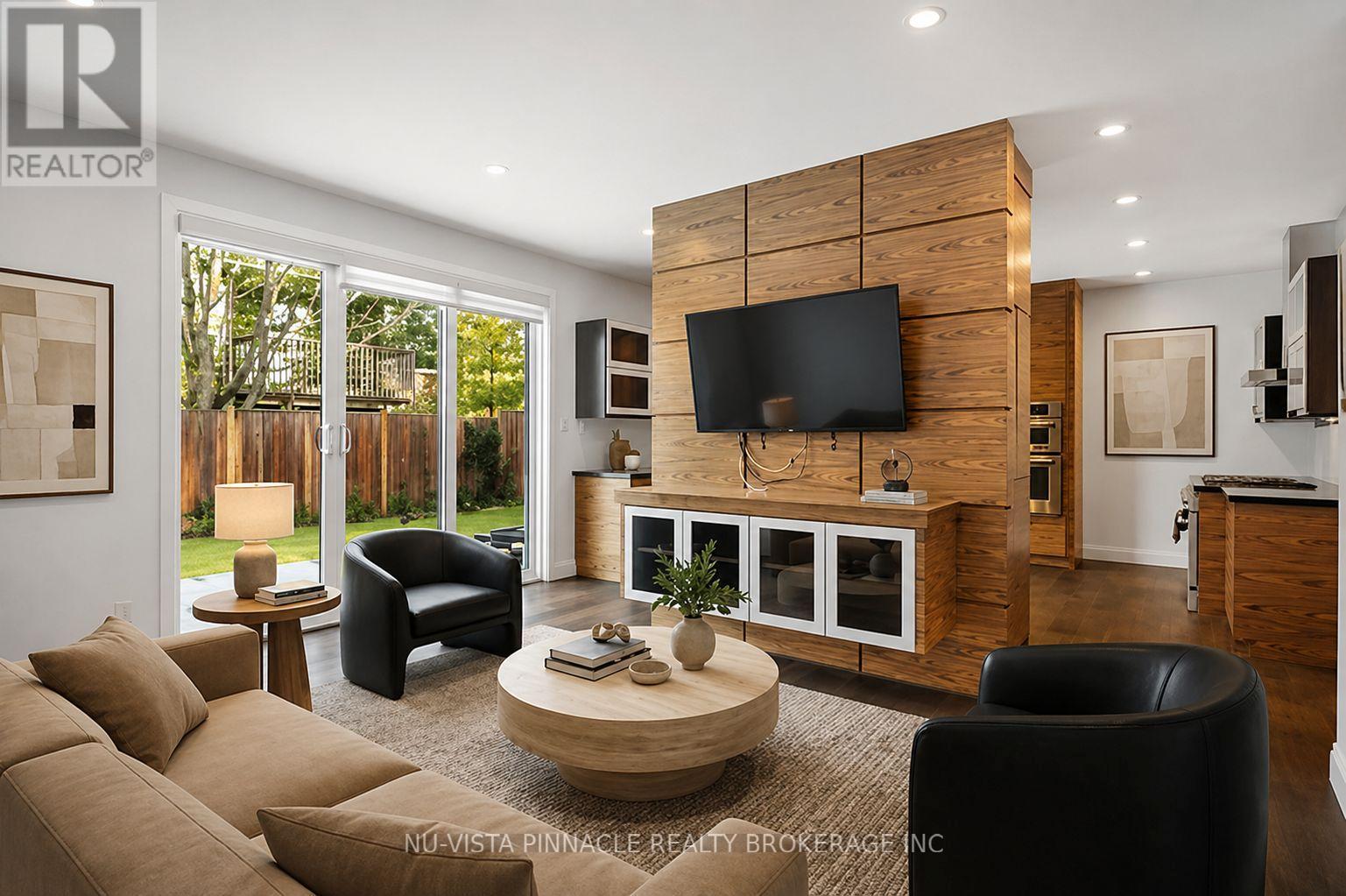 16 - 433 Hyde Park Road, London North (North P), ON - Indoor Photo Showing Living Room