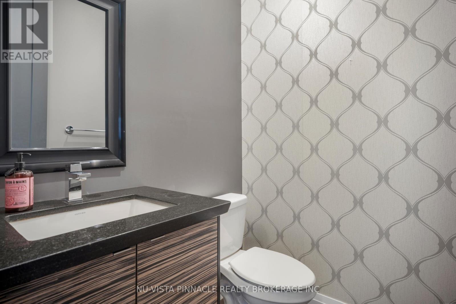 16 - 433 Hyde Park Road, London North (North P), ON - Indoor Photo Showing Bathroom
