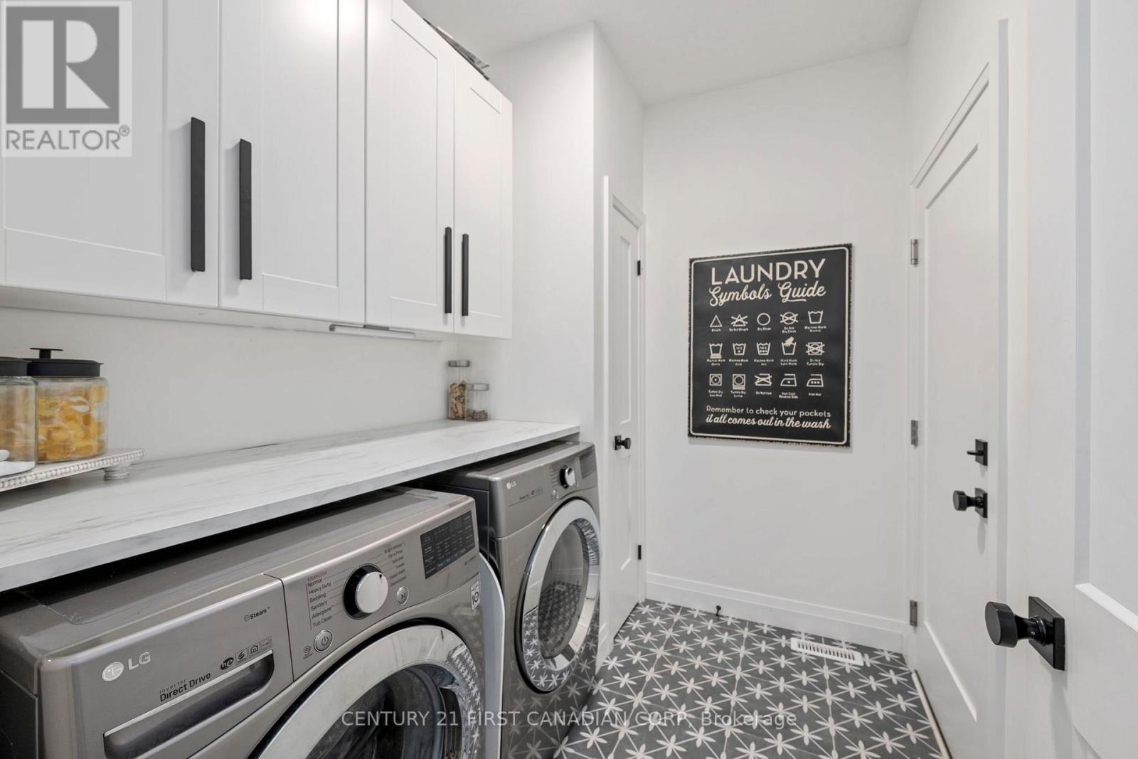 35 Compass Trail, Central Elgin, ON - Indoor Photo Showing Laundry Room