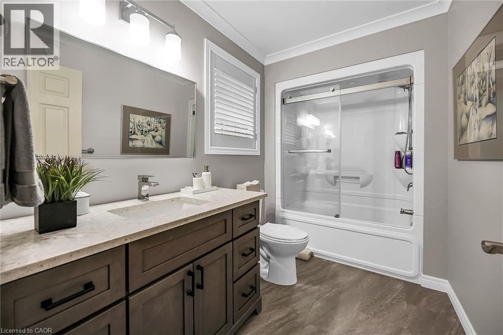 17 Angle Street, Simcoe, ON - Indoor Photo Showing Bathroom