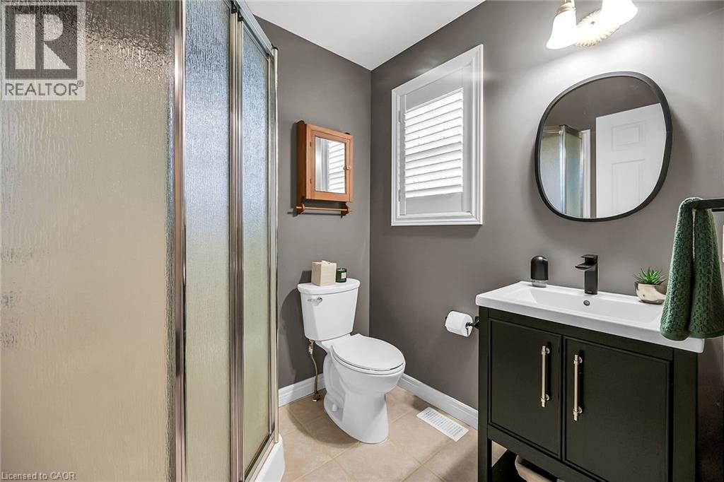 17 Angle Street, Simcoe, ON - Indoor Photo Showing Bathroom