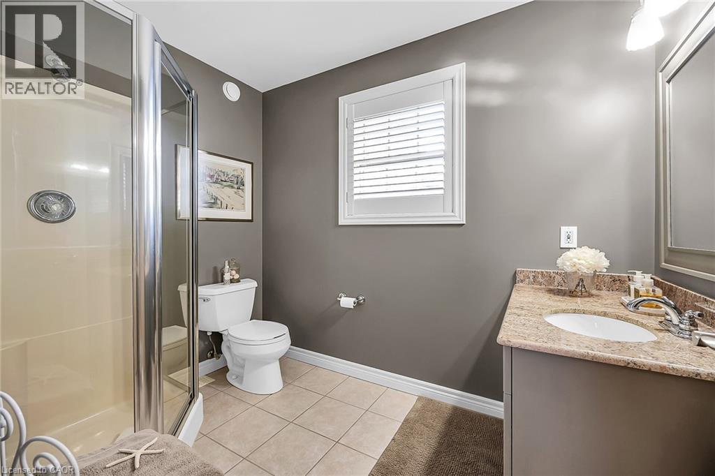17 Angle Street, Simcoe, ON - Indoor Photo Showing Bathroom