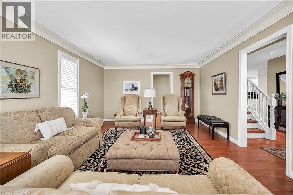 17 Angle Street, Simcoe, ON - Indoor Photo Showing Living Room