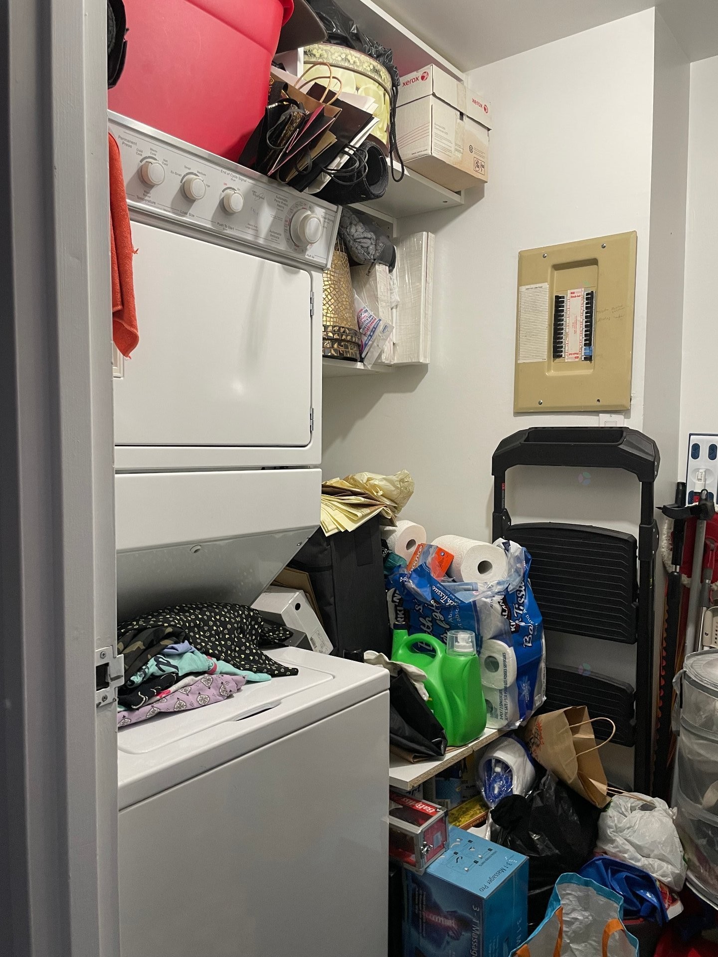 Salle de lavage - 7-4420 Ch. Des Cageux, Laval (Chomedey), QC - Indoor Photo Showing Laundry Room