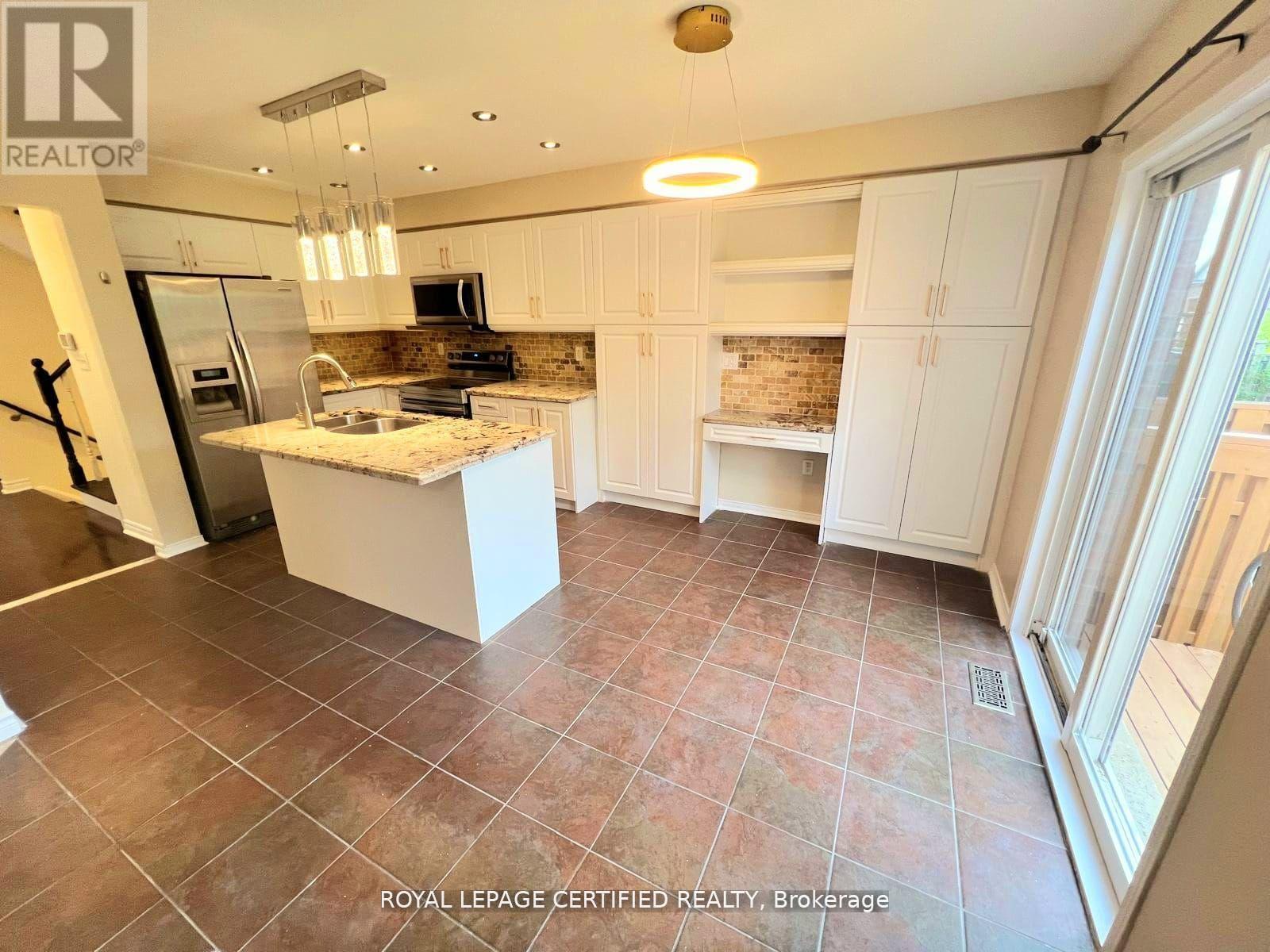 426 Orange Walk Crescent, Mississauga, ON - Indoor Photo Showing Kitchen
