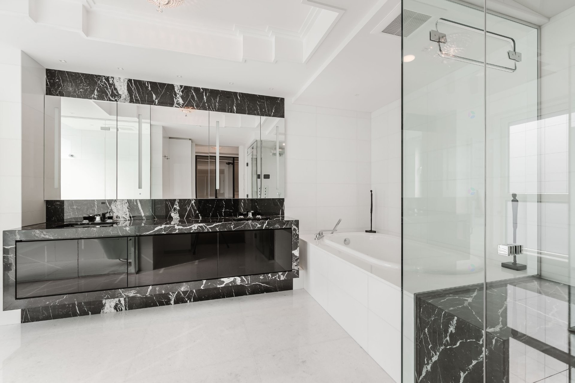 Salle de bains attenante à la CCP - 15-A-3430 Rue Peel, Montréal (Ville-Marie), QC - Indoor Photo Showing Bathroom