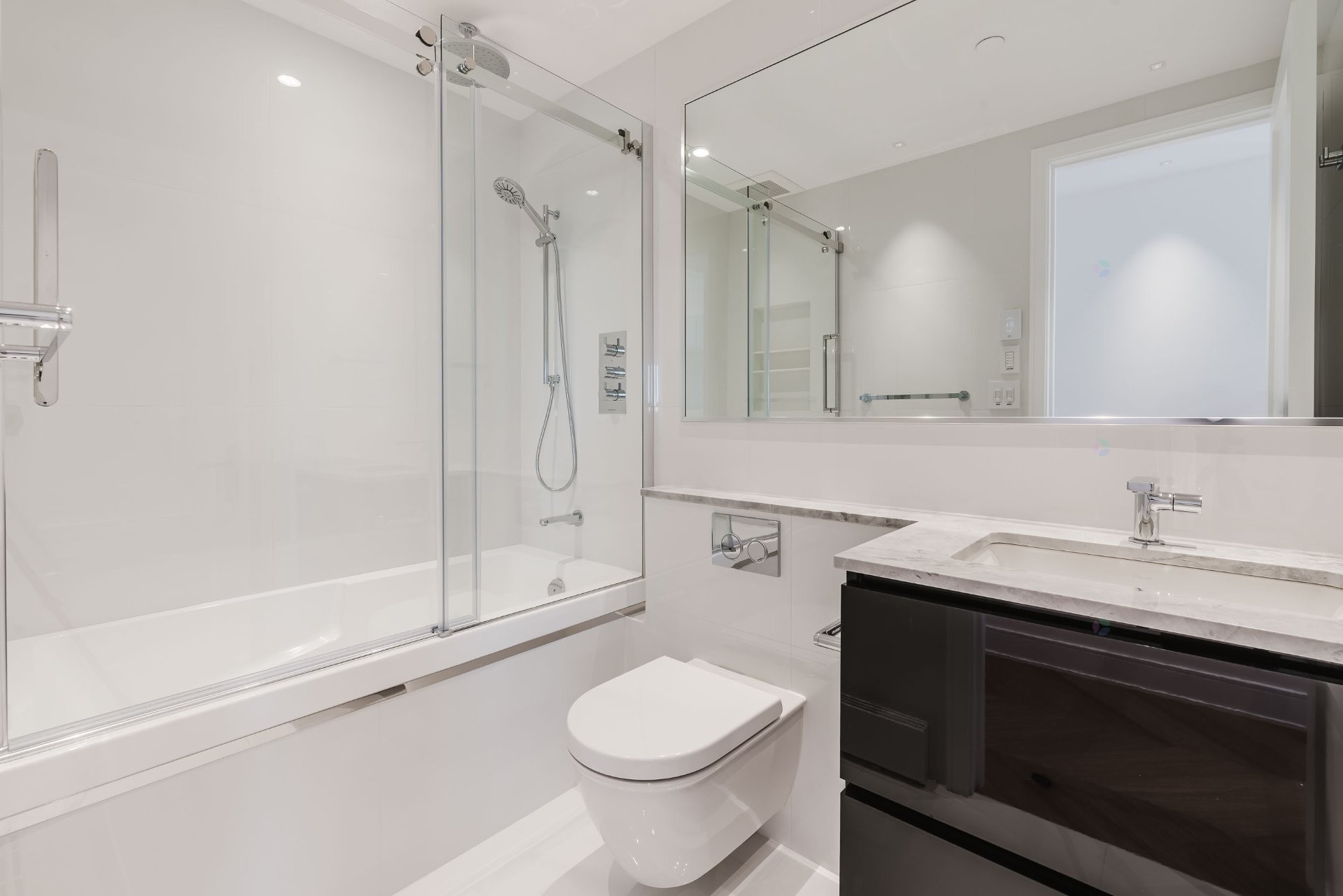 Salle de bains - 15-A-3430 Rue Peel, Montréal (Ville-Marie), QC - Indoor Photo Showing Bathroom