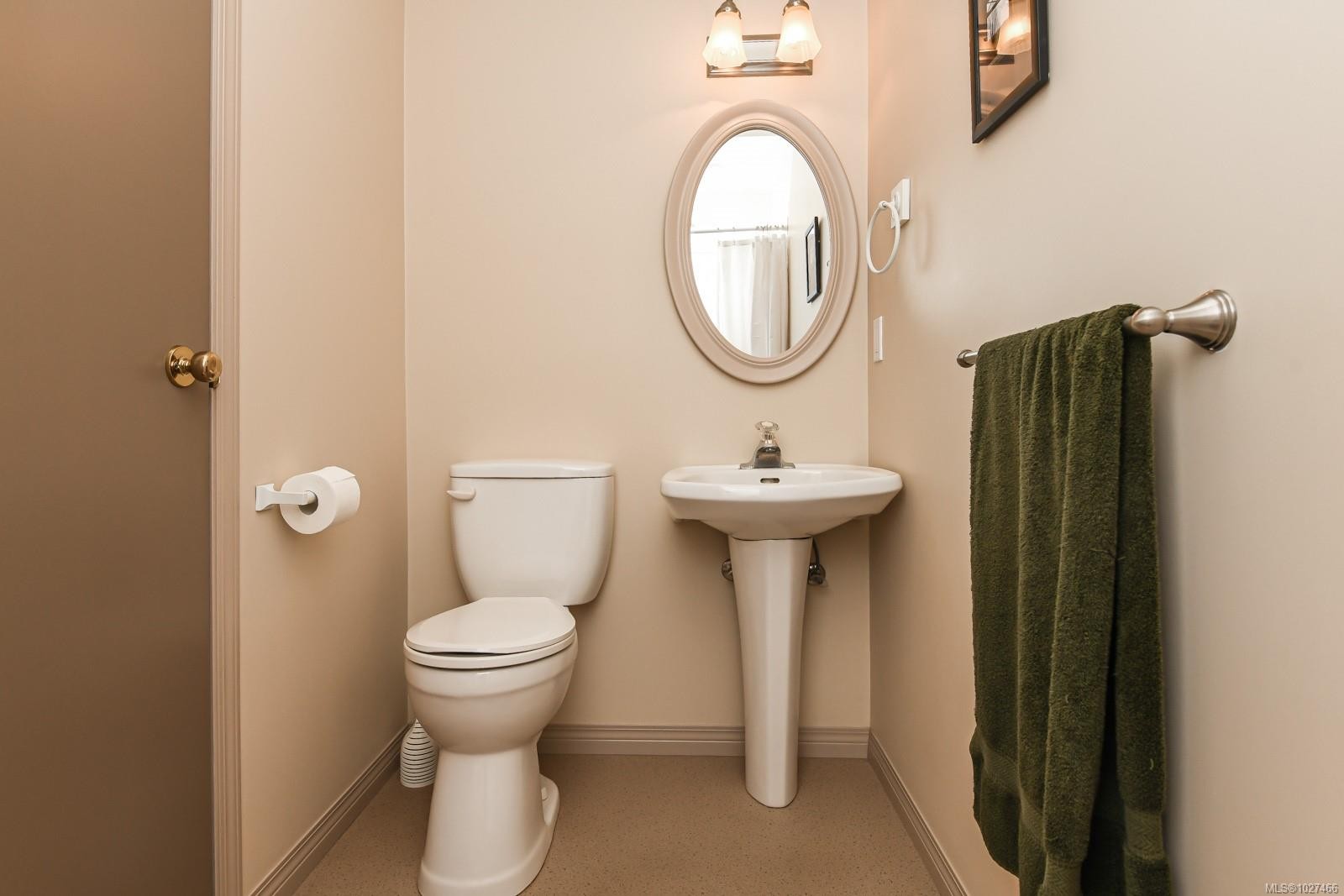 2263 Bolt Ave, Comox, BC