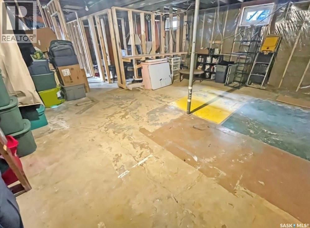 424 6Th Avenue Nw, Swift Current, SK - Indoor Photo Showing Basement