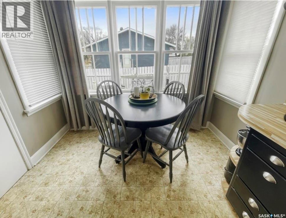 424 6Th Avenue Nw, Swift Current, SK - Indoor Photo Showing Dining Room