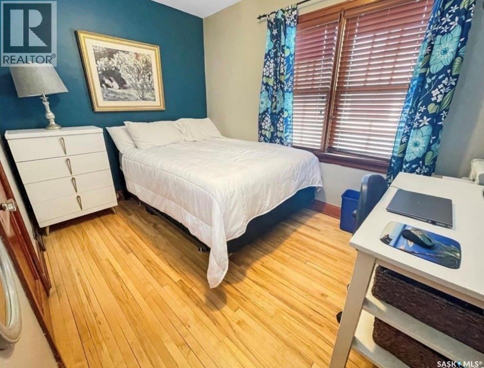 424 6Th Avenue Nw, Swift Current, SK - Indoor Photo Showing Bedroom