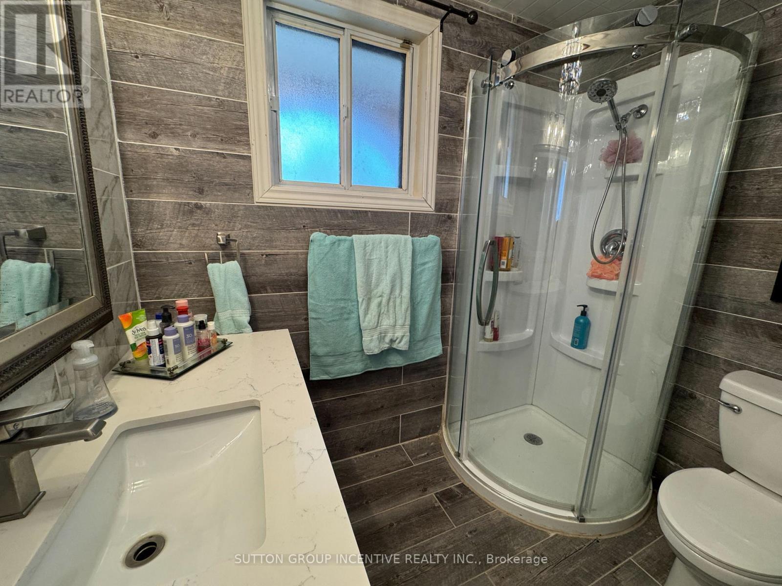 10 Celestine Court, Tiny, ON - Indoor Photo Showing Bathroom