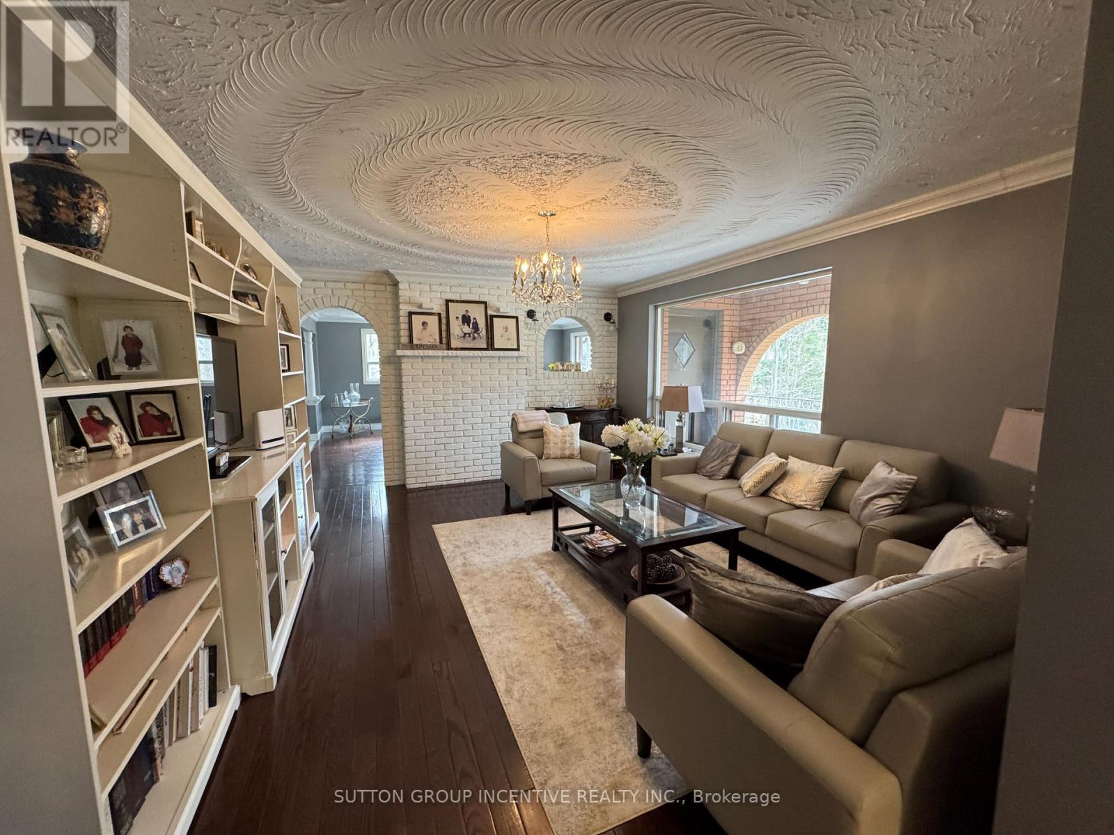 10 Celestine Court, Tiny, ON - Indoor Photo Showing Other Room