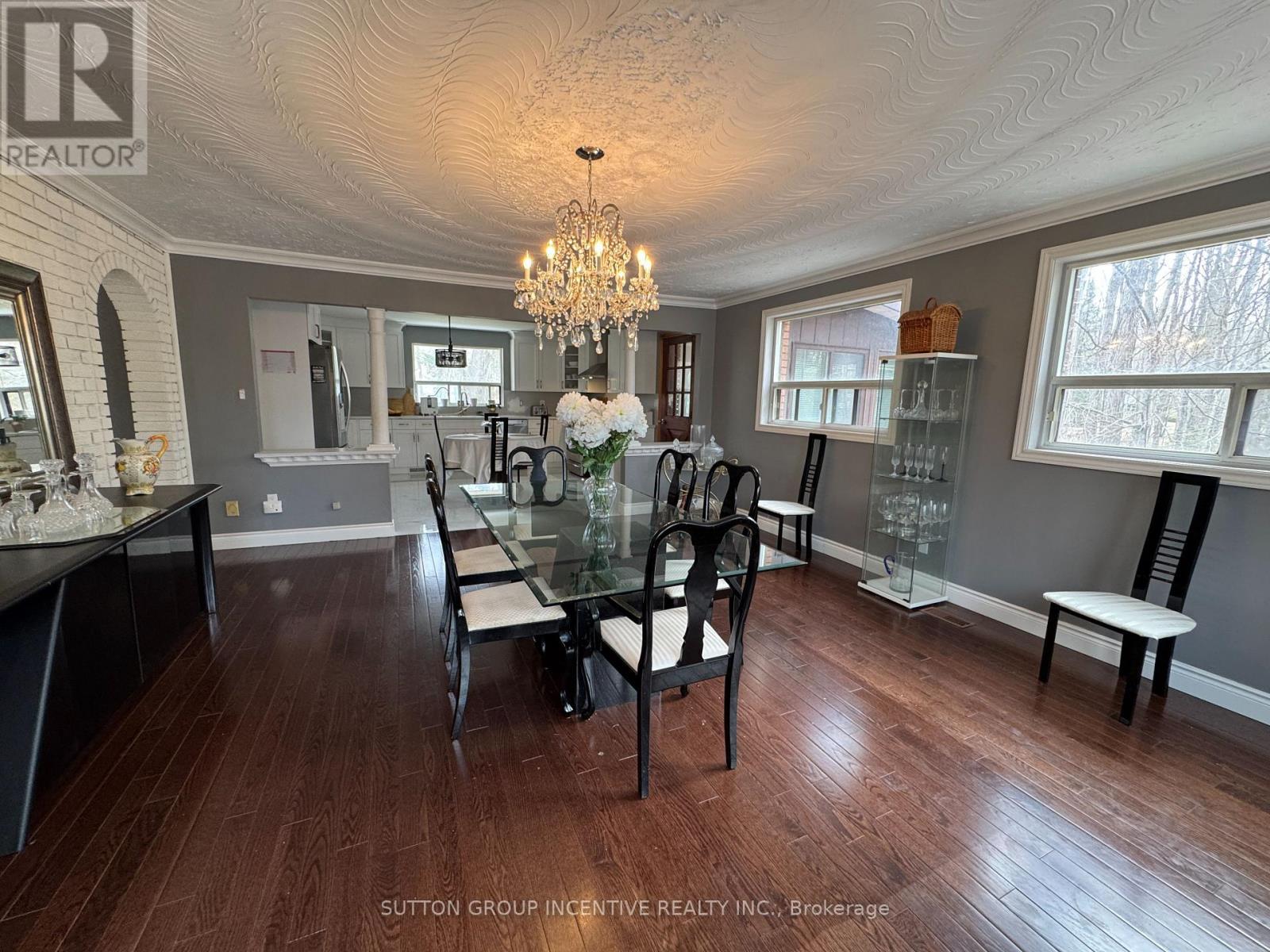 10 Celestine Court, Tiny, ON - Indoor Photo Showing Dining Room