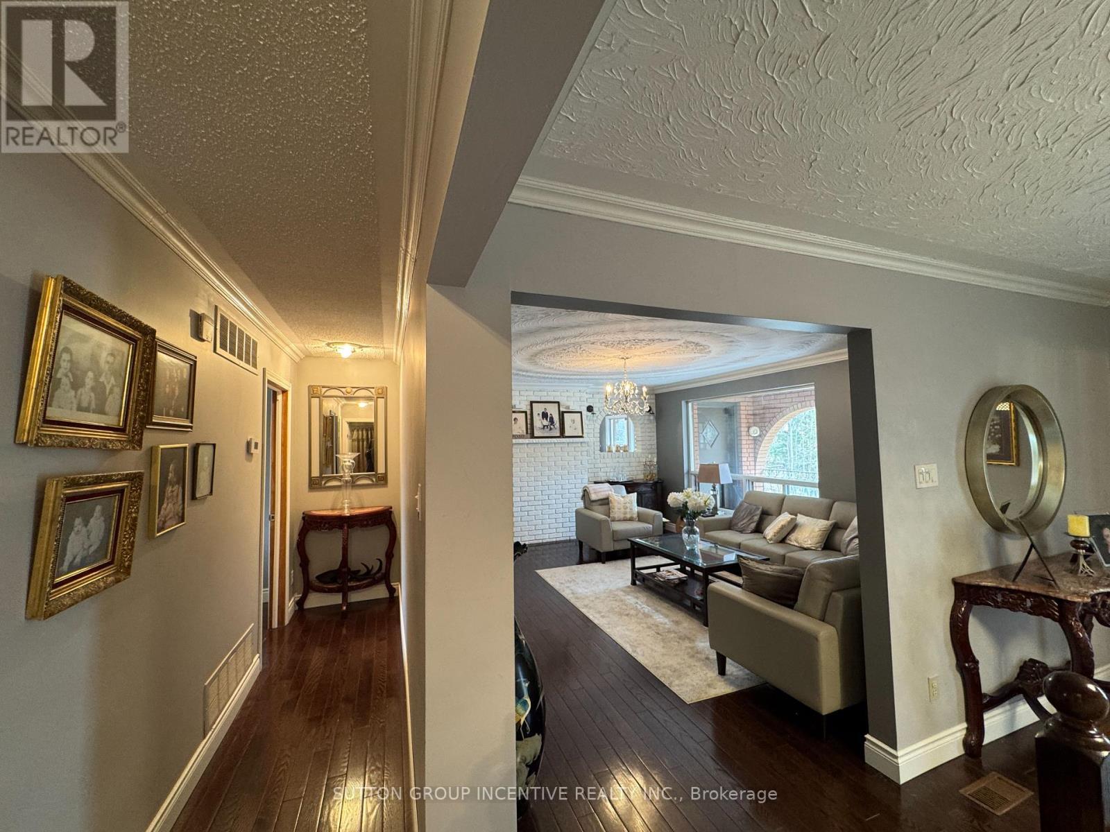 10 Celestine Court, Tiny, ON - Indoor Photo Showing Other Room