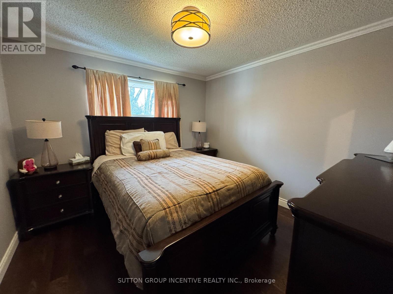 10 Celestine Court, Tiny, ON - Indoor Photo Showing Bedroom