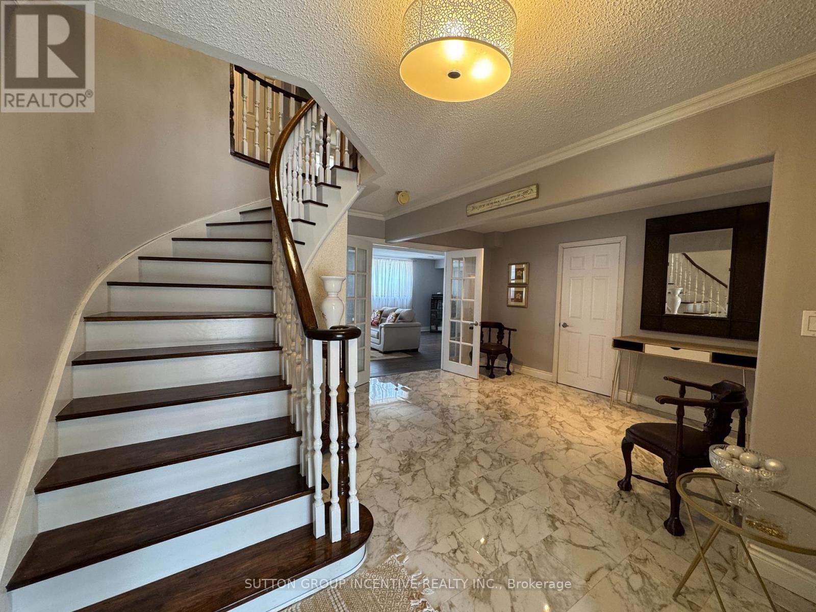 10 Celestine Court, Tiny, ON - Indoor Photo Showing Other Room