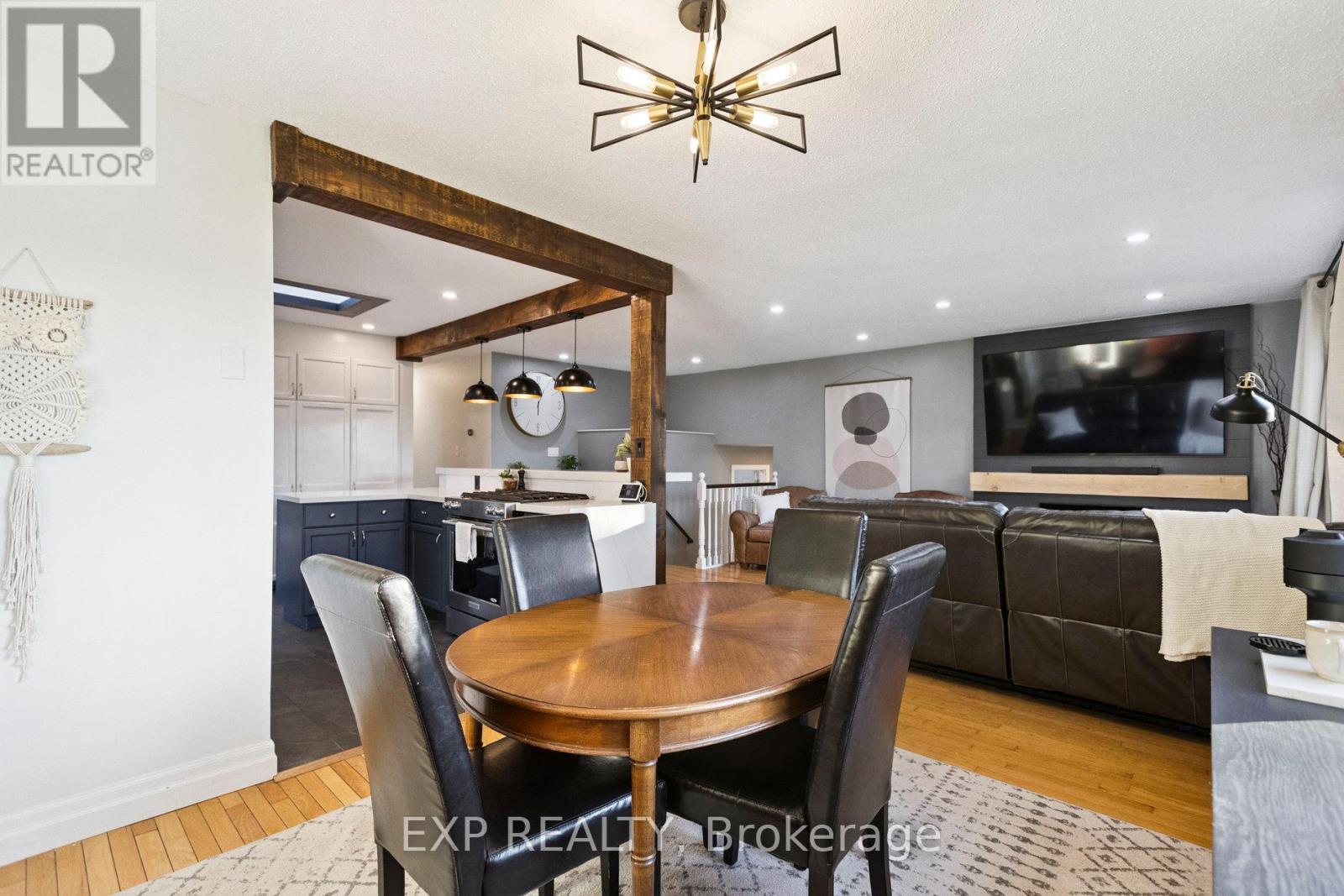 7429 Sideroad 20 Side Road, Mapleton, ON - Indoor Photo Showing Dining Room