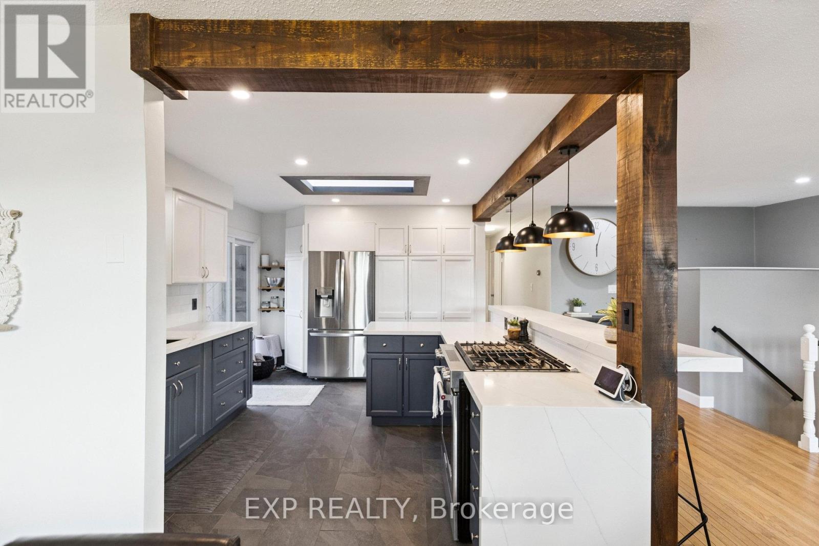 7429 Sideroad 20 Side Road, Mapleton, ON - Indoor Photo Showing Kitchen