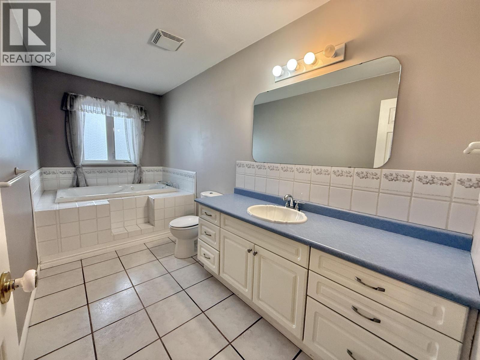 4006 Bluestone Road, Quesnel, BC - Indoor Photo Showing Bathroom