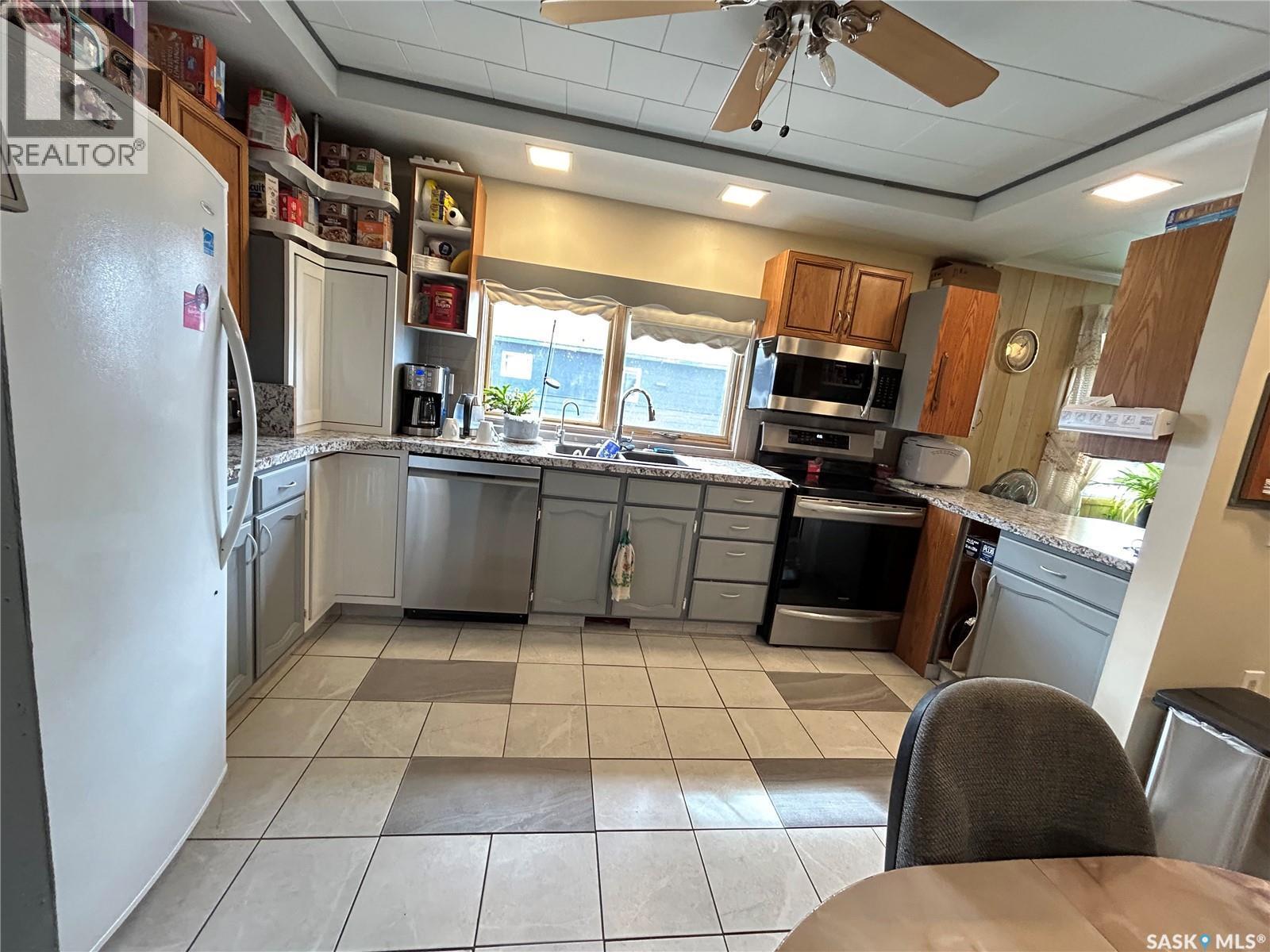 625 Maharg Avenue, Burstall, SK - Indoor Photo Showing Kitchen