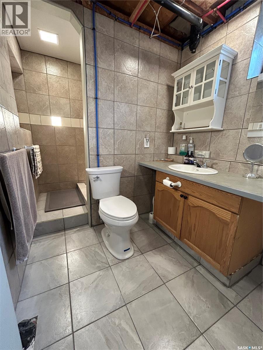 625 Maharg Avenue, Burstall, SK - Indoor Photo Showing Bathroom