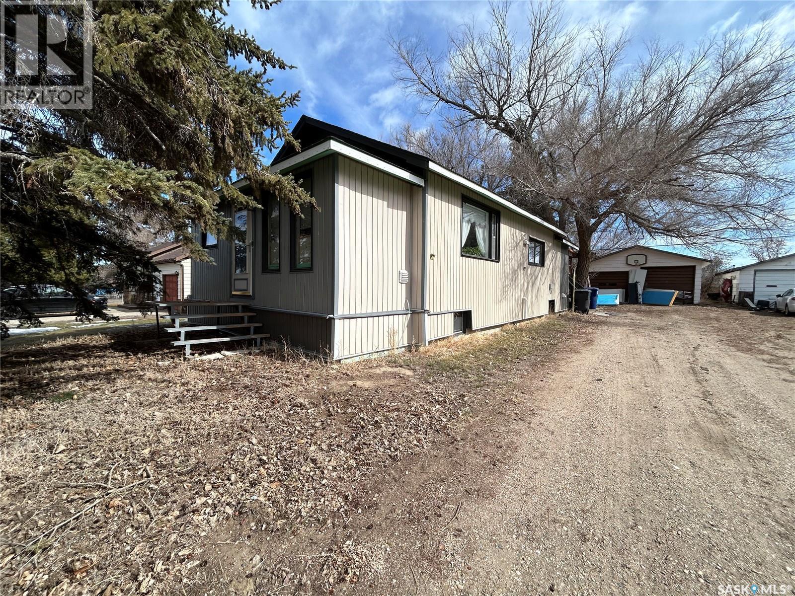 625 Maharg Avenue, Burstall, SK - Outdoor