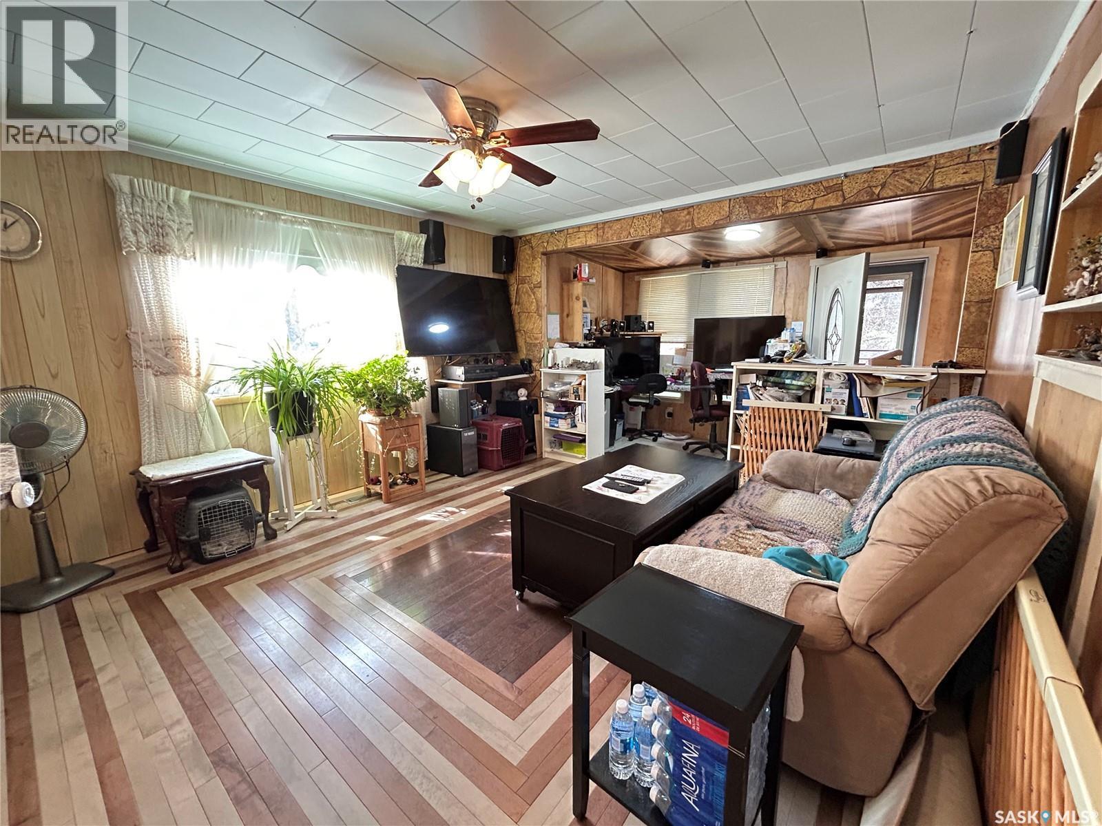 625 Maharg Avenue, Burstall, SK - Indoor