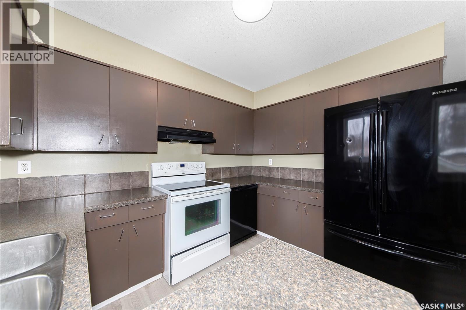 1309 Preston Avenue S, Saskatoon, SK - Indoor Photo Showing Kitchen
