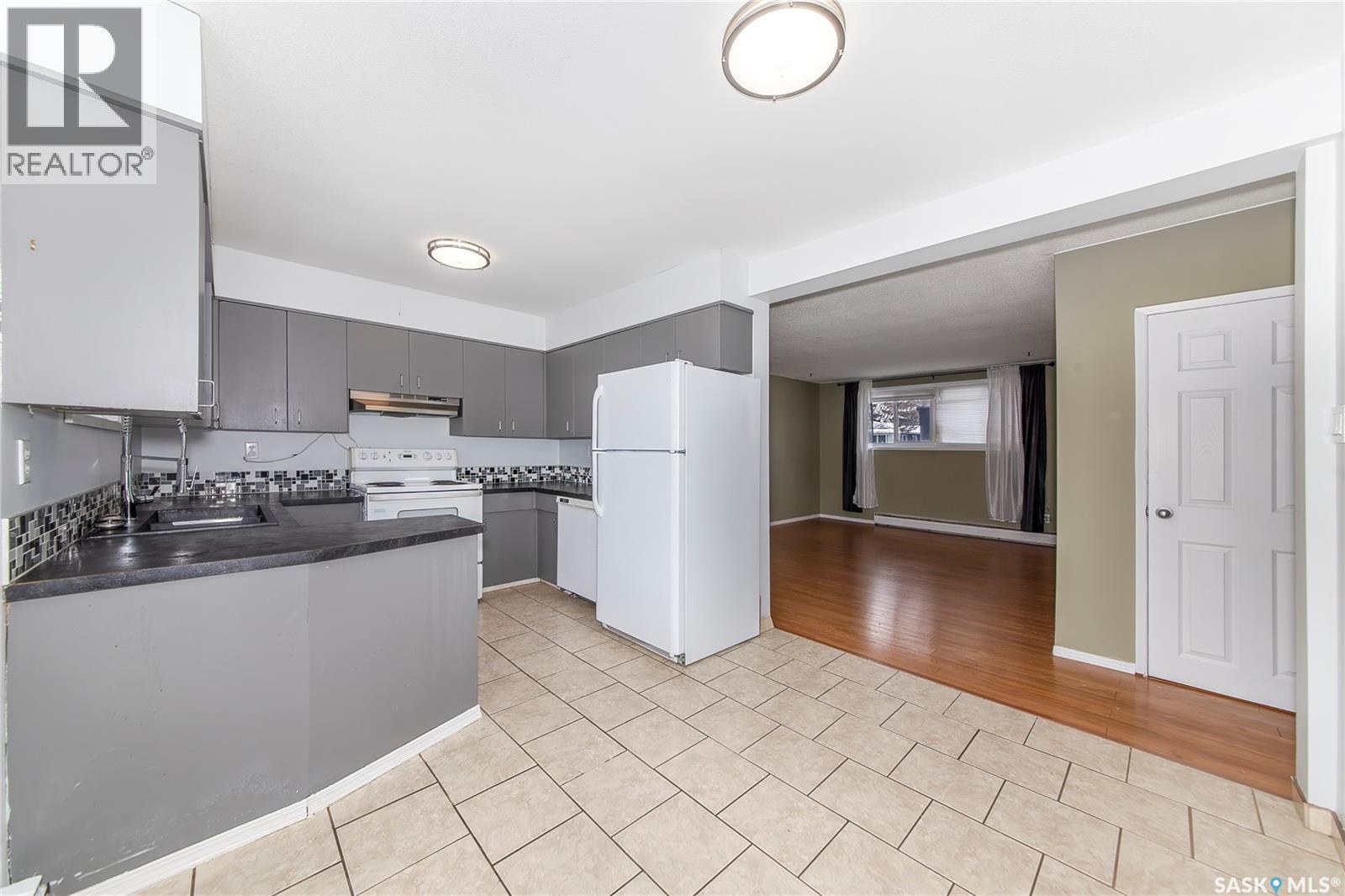 1309 Preston Avenue S, Saskatoon, SK - Indoor Photo Showing Kitchen