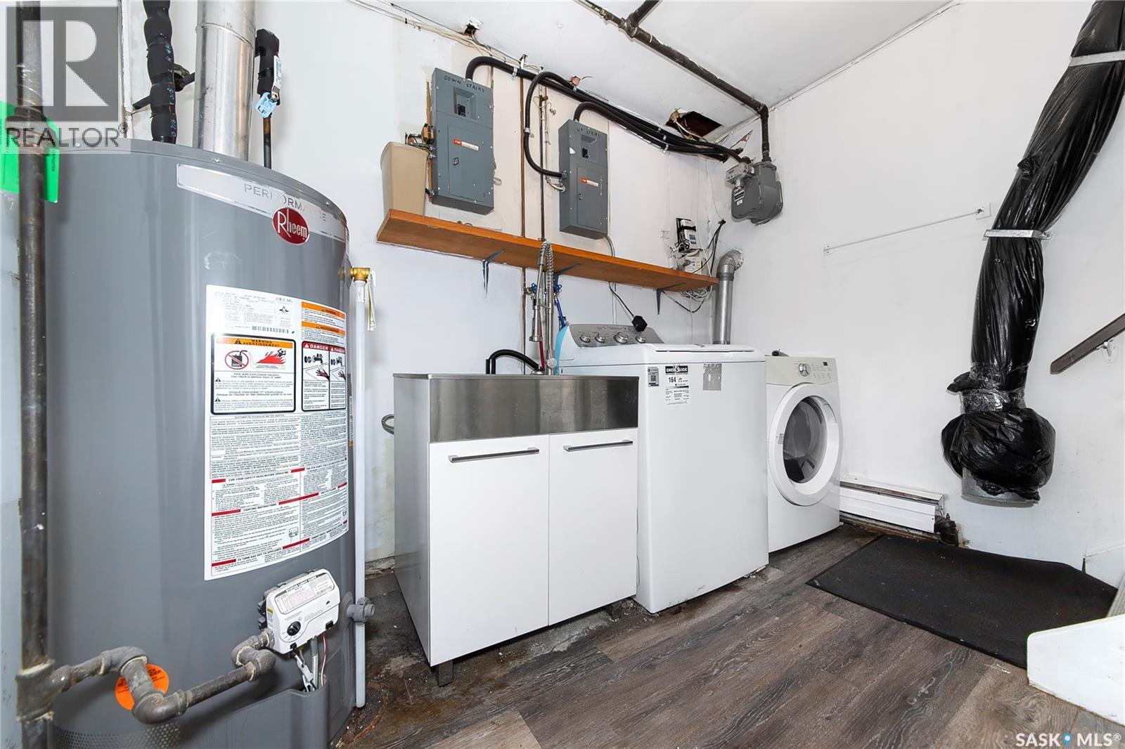 1309 Preston Avenue S, Saskatoon, SK - Indoor Photo Showing Laundry Room