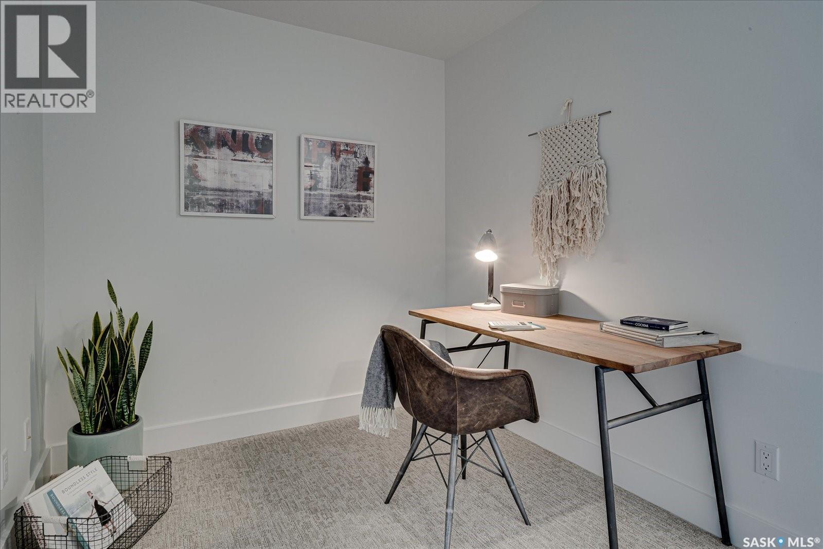 77 Rosewood Boulevard E, Saskatoon, SK - Indoor Photo Showing Office