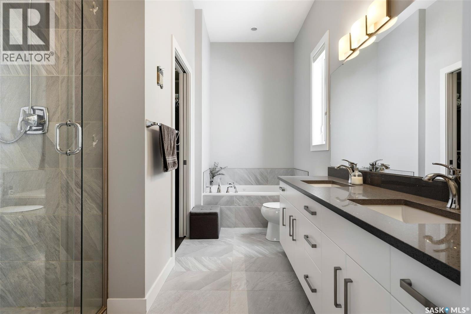 4822 Green View Crescent E, Regina, SK - Indoor Photo Showing Bathroom