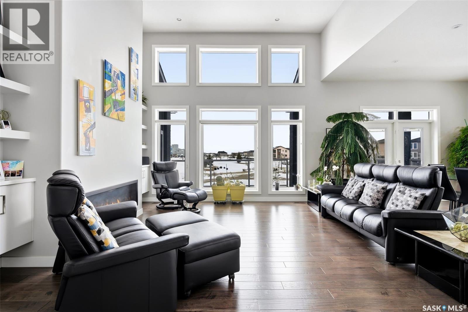 4822 Green View Crescent E, Regina, SK - Indoor Photo Showing Living Room