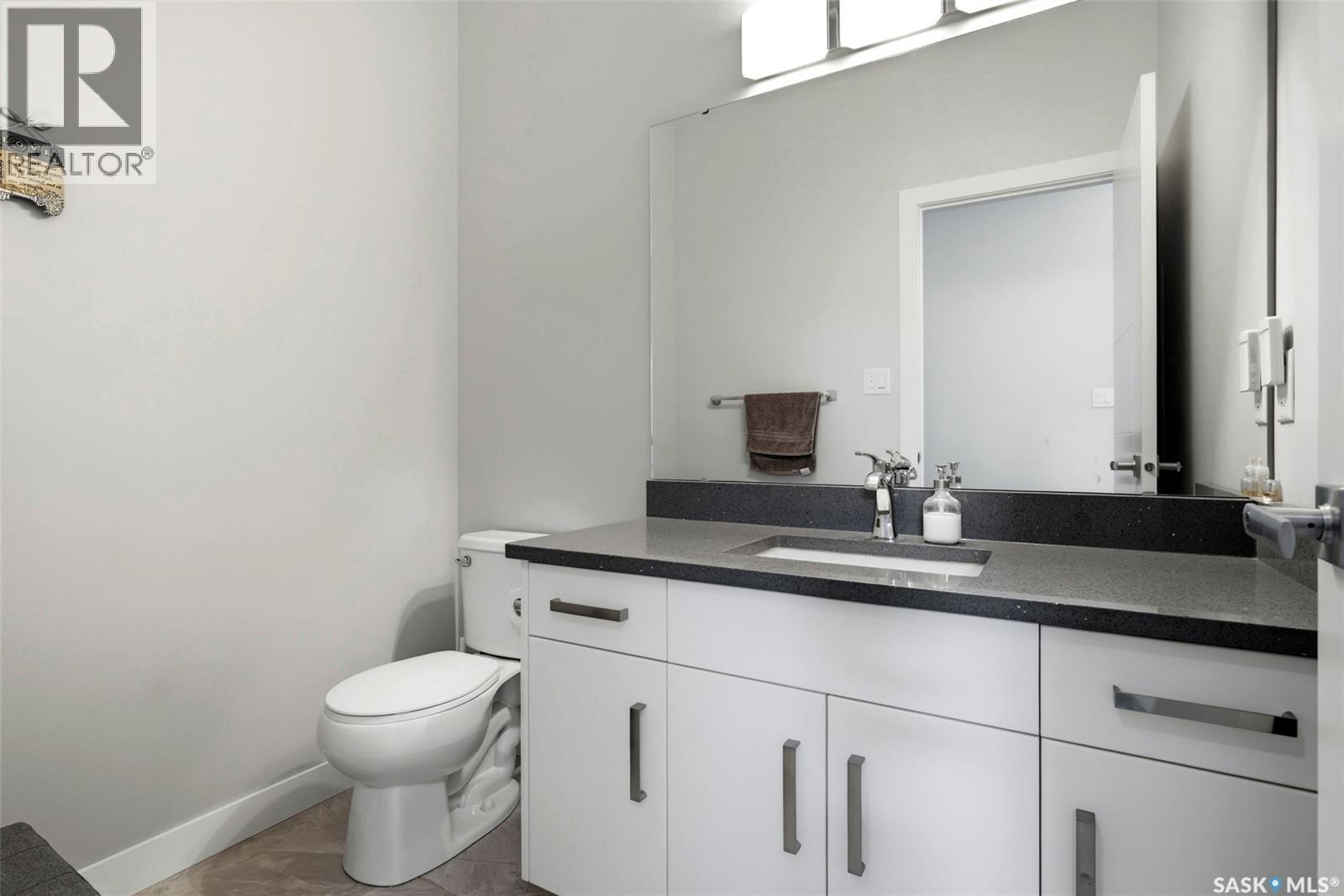 4822 Green View Crescent E, Regina, SK - Indoor Photo Showing Bathroom