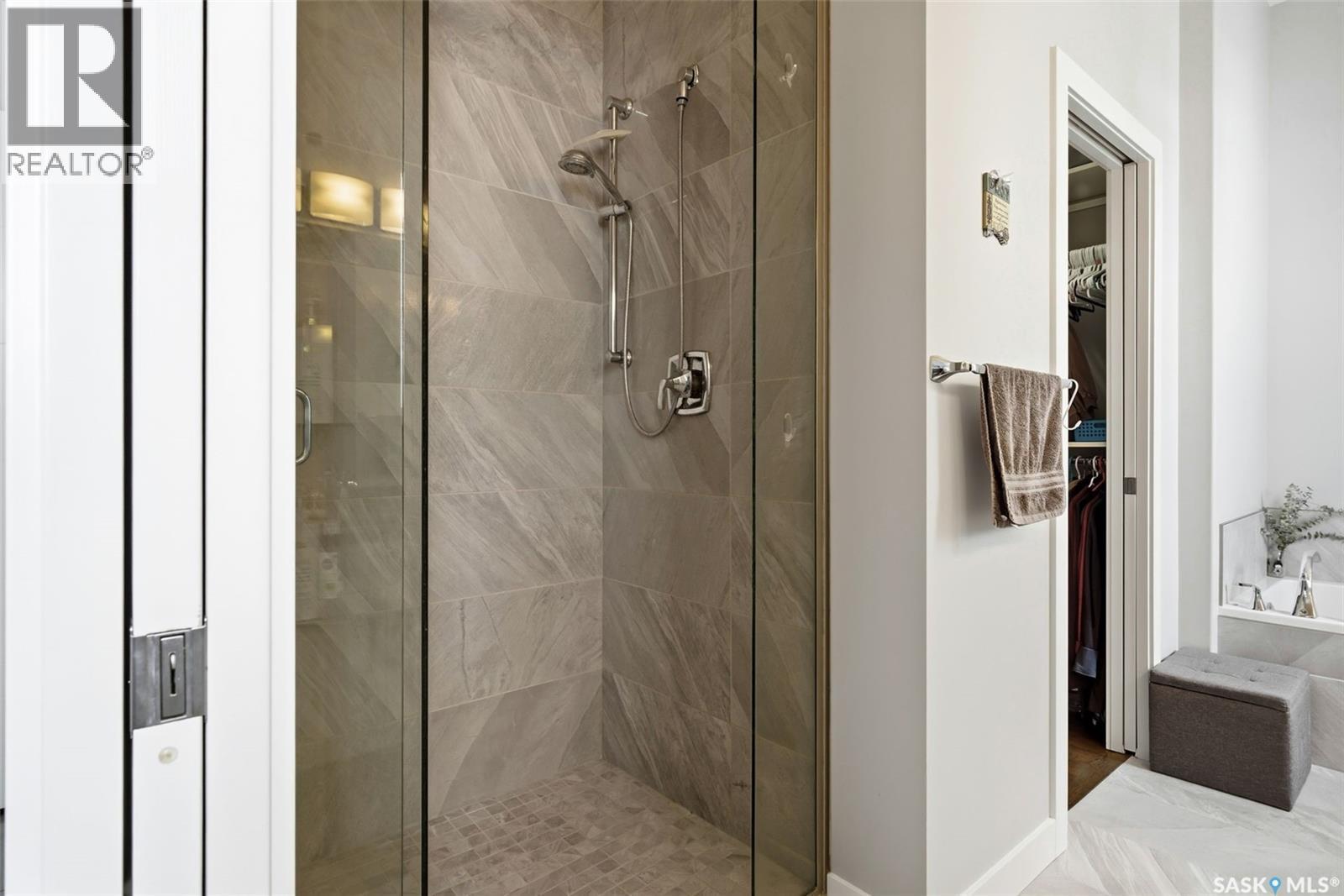 4822 Green View Crescent E, Regina, SK - Indoor Photo Showing Bathroom