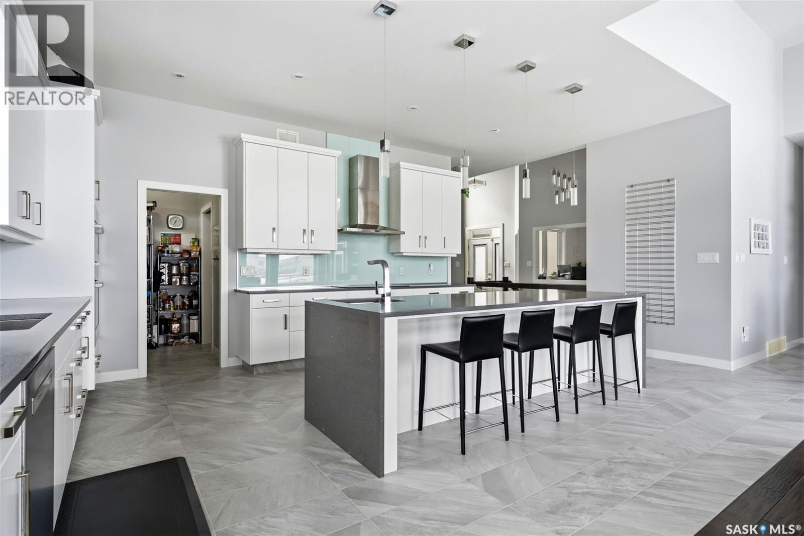 4822 Green View Crescent E, Regina, SK - Indoor Photo Showing Kitchen With Upgraded Kitchen