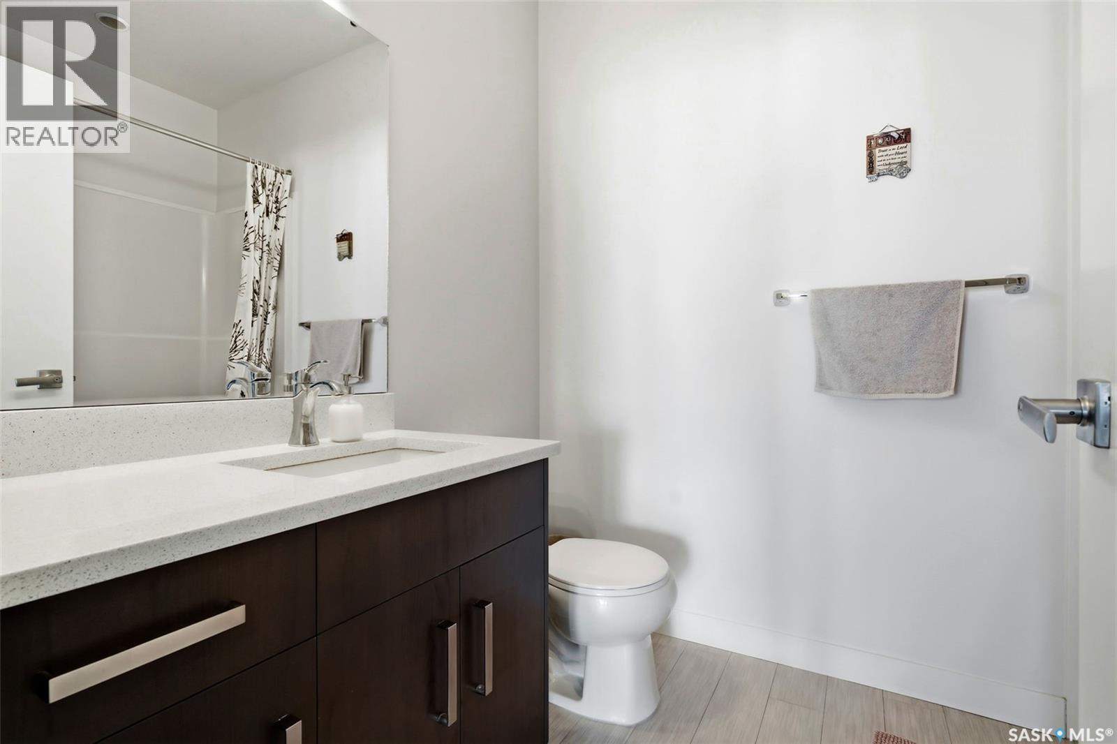 4822 Green View Crescent E, Regina, SK - Indoor Photo Showing Bathroom