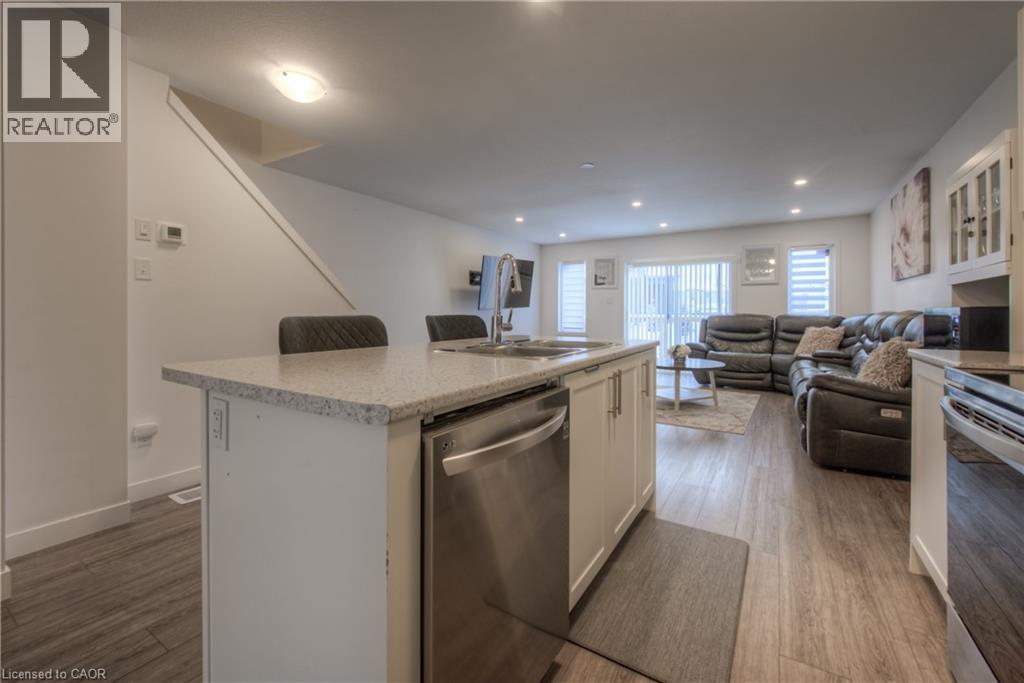 91 Pony Way, Kitchener, ON - Indoor Photo Showing Kitchen