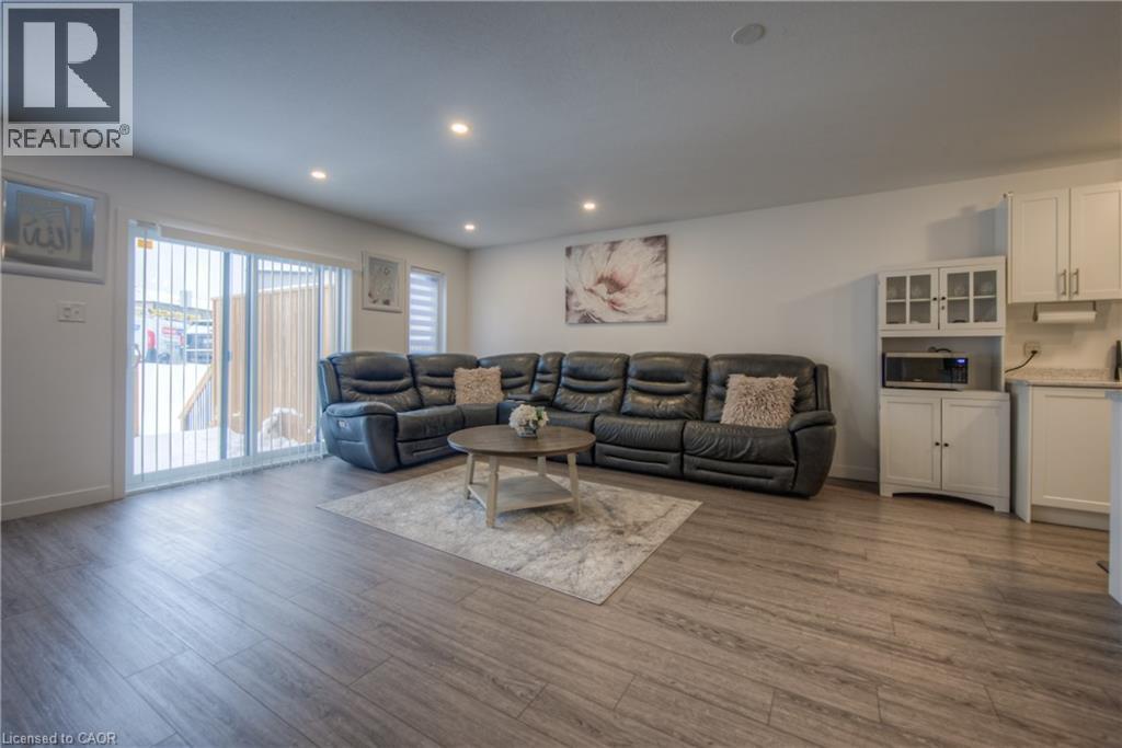 91 Pony Way, Kitchener, ON - Indoor Photo Showing Living Room