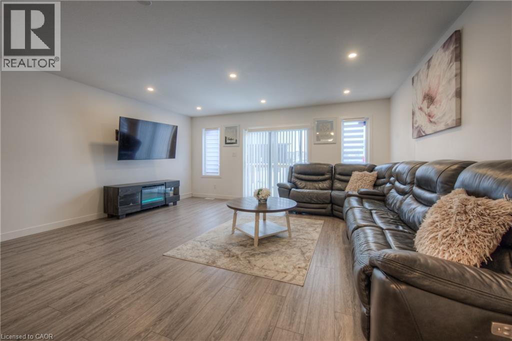 91 Pony Way, Kitchener, ON - Indoor Photo Showing Living Room With Fireplace