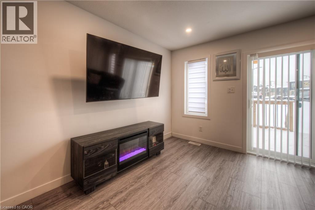 91 Pony Way, Kitchener, ON - Indoor With Fireplace