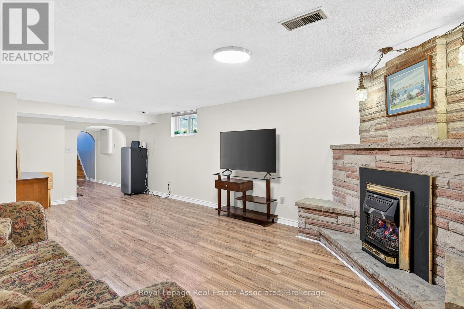 503 Stone Church Road W, Hamilton, ON - Indoor With Fireplace