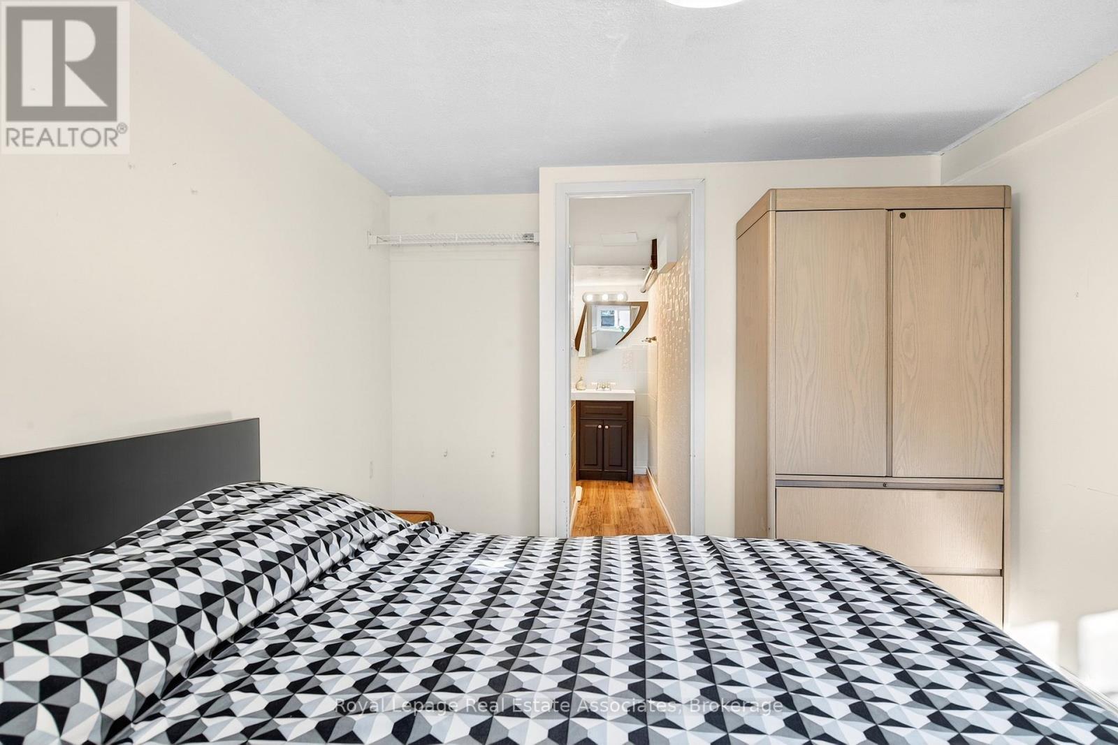 503 Stone Church Road W, Hamilton, ON - Indoor Photo Showing Bedroom