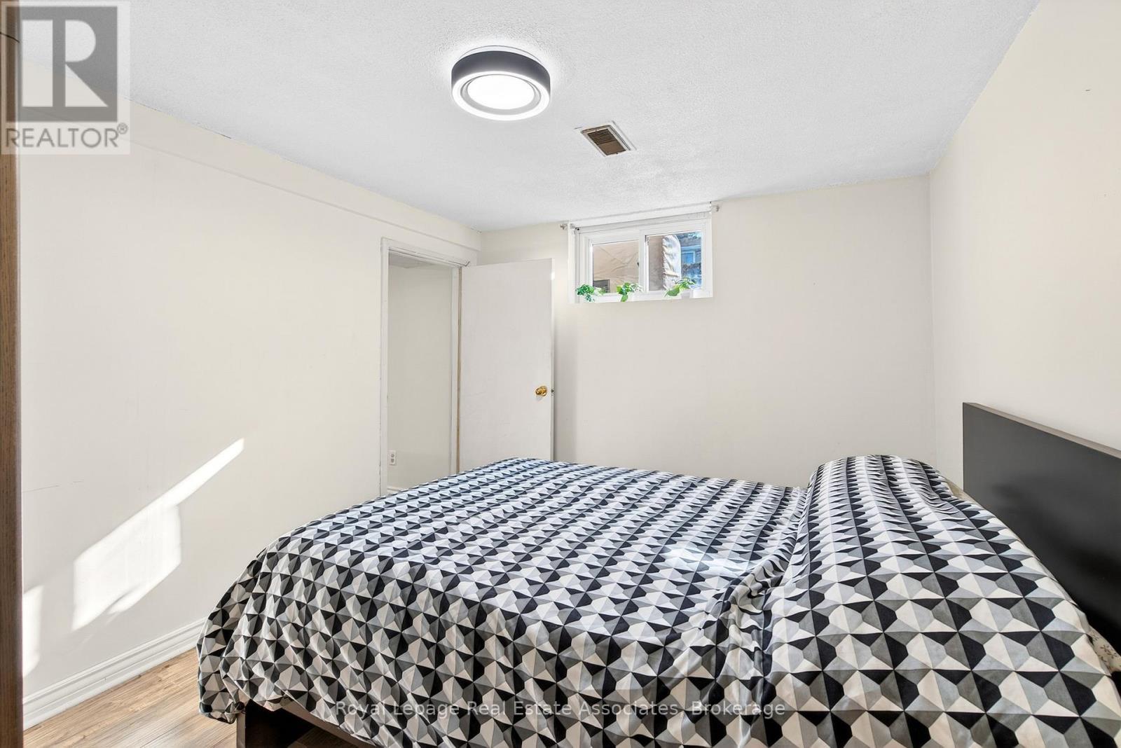 503 Stone Church Road W, Hamilton, ON - Indoor Photo Showing Bedroom