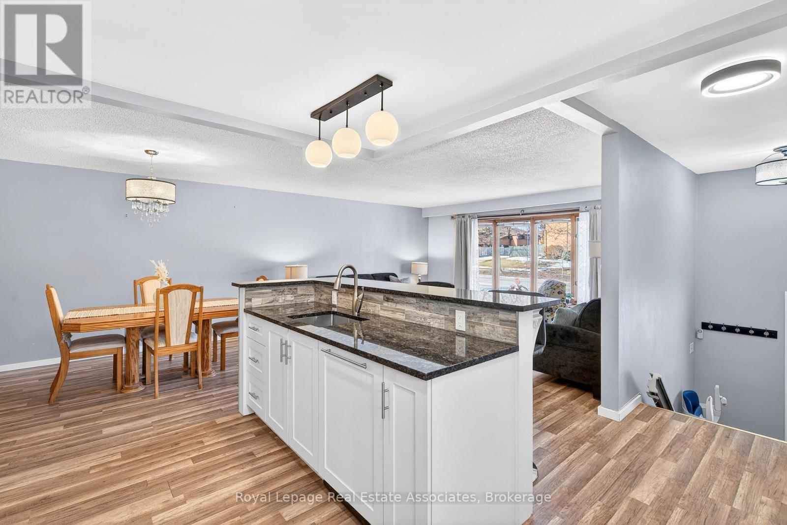 503 Stone Church Road W, Hamilton, ON - Indoor