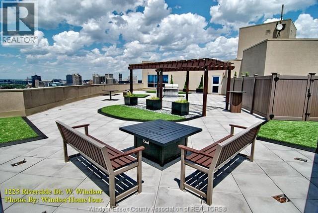 1225 Riverside Drive Unit# 404, Windsor, ON - Outdoor