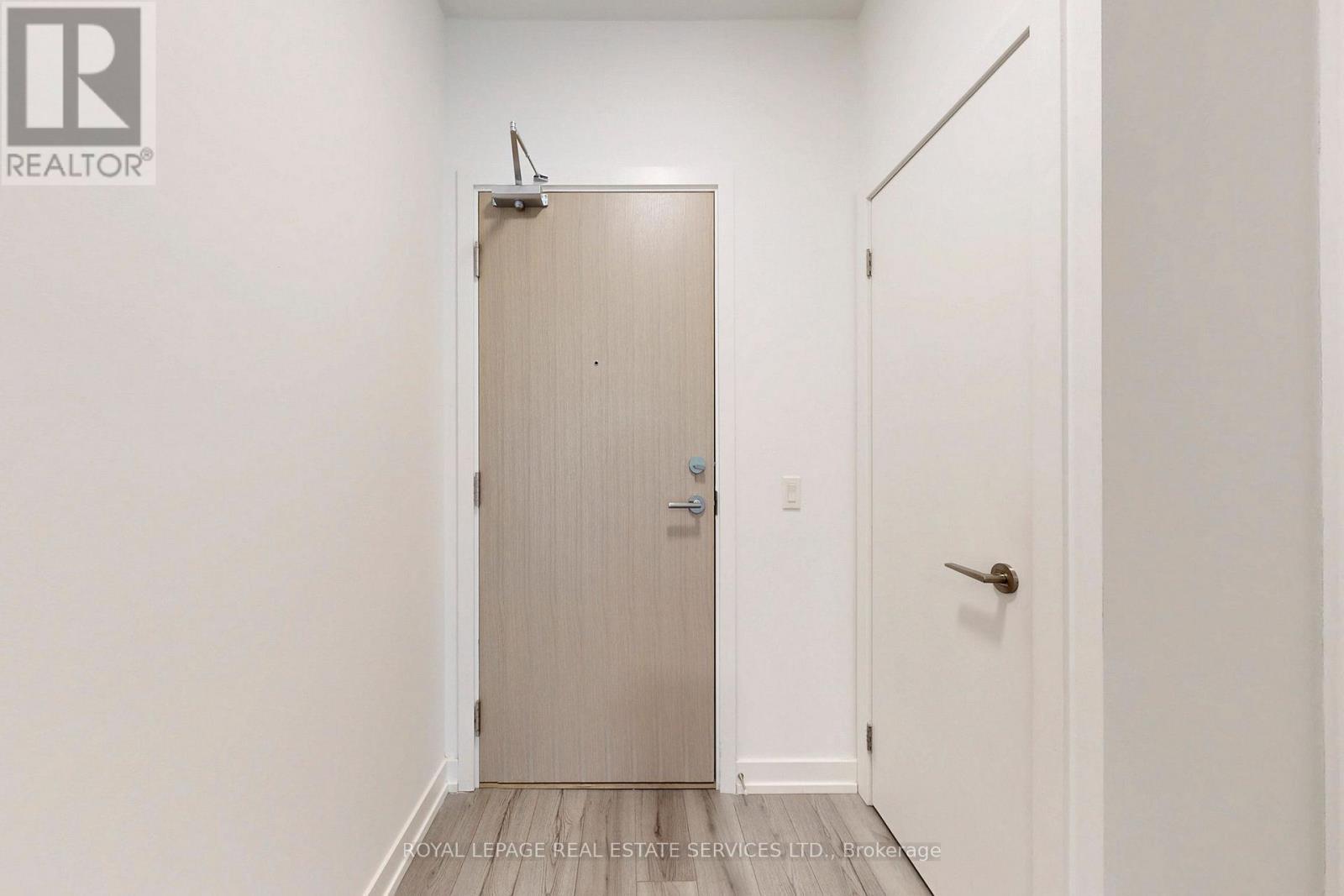 310 - 1195 The Queensway, Toronto, ON - Indoor Photo Showing Other Room