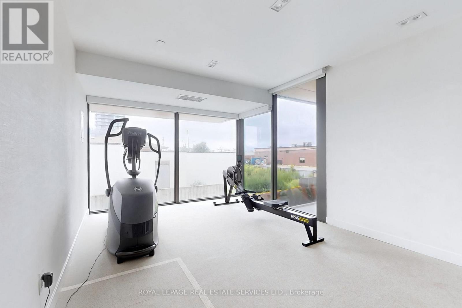310 - 1195 The Queensway, Toronto, ON - Indoor Photo Showing Other Room