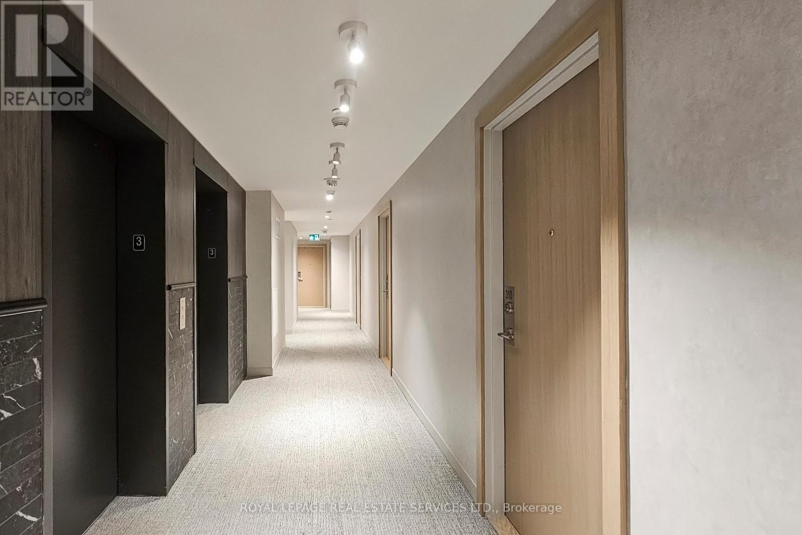 310 - 1195 The Queensway, Toronto, ON - Indoor Photo Showing Other Room